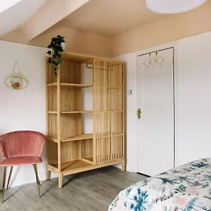  Holiday home Designer 4-bed In The Heart Of