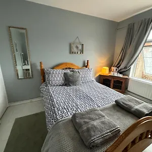  Homestay House Near To Castlecourt Shopping